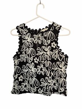 Solitaire Black White Floral Classy Modest Scalloped Sleeveless Blouse